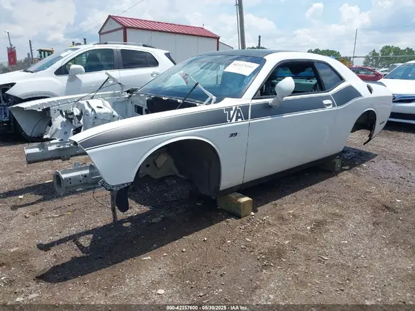 2C3CDZFJ0HH583039 2017 DODGE CHALLENGER - Image 2