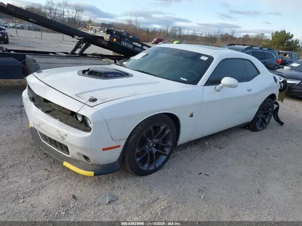 2C3CDZFJ0PH605958 2023 DODGE CHALLENGER - Image 2