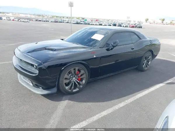 2C3CDZFJ2GH271559 2016 DODGE CHALLENGER - Image 2