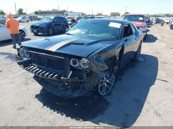 2C3CDZFJ2GH314832 2016 DODGE CHALLENGER - Image 2