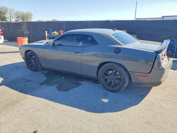 2C3CDZFJ2JH219050 2018 DODGE CHALLENGER - Image 2