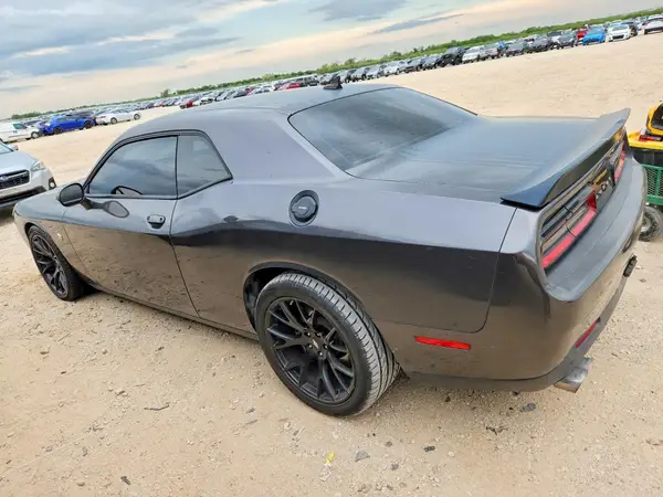 2C3CDZFJ3JH326334 2018 DODGE CHALLENGER - Image 2