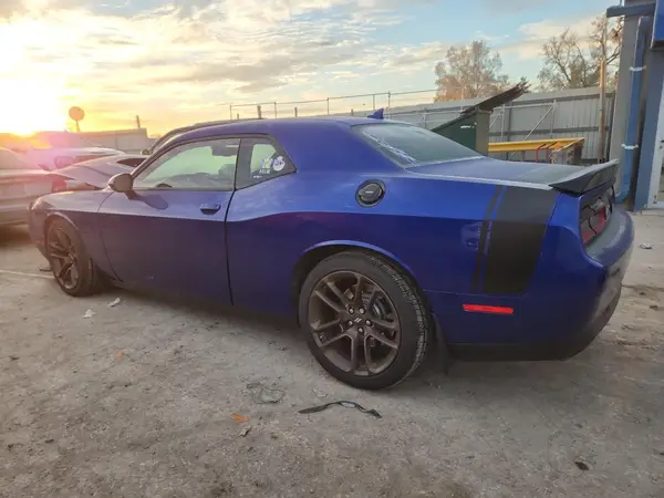2C3CDZFJ3LH184585 2020 DODGE CHALLENGER - Image 2