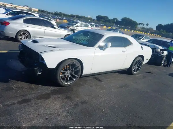 2C3CDZFJ3LH218427 2020 DODGE CHALLENGER - Image 2