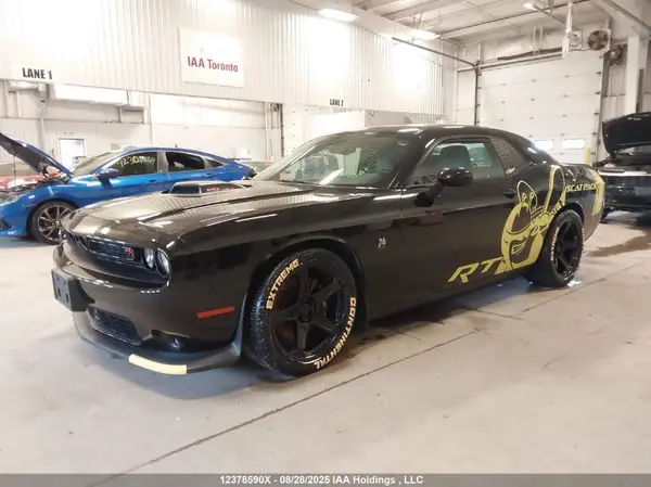 2C3CDZFJ4GH314900 2016 DODGE CHALLENGER - Image 2