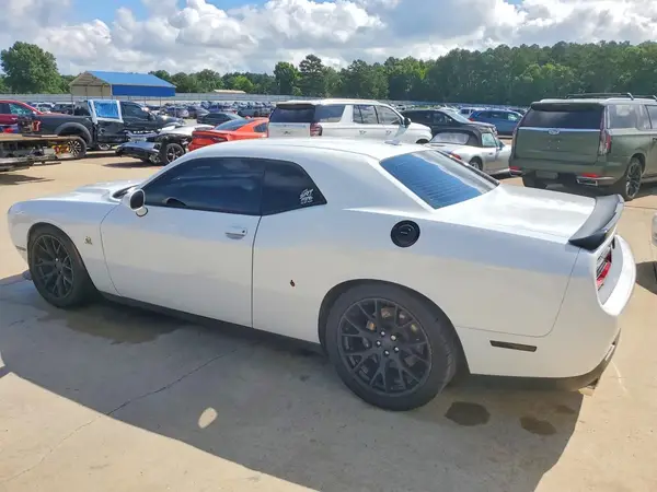 2C3CDZFJ6GH166023 2016 DODGE CHALLENGER - Image 2