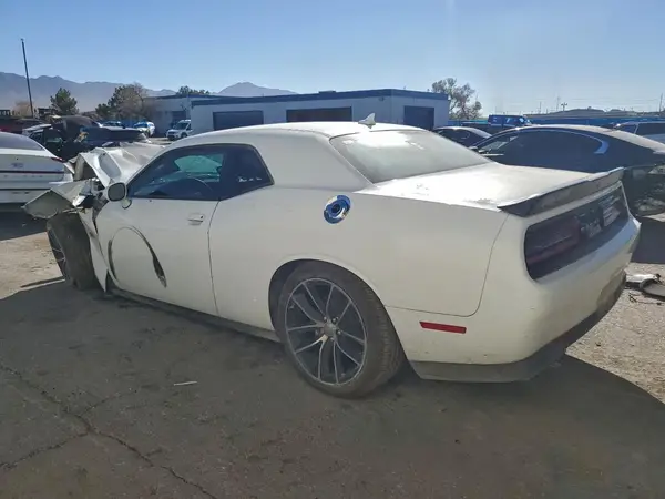 2C3CDZFJ6GH185073 2016 DODGE CHALLENGER - Image 2