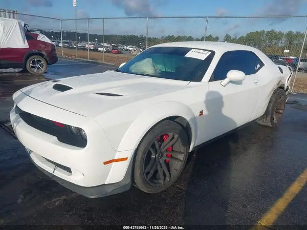 2C3CDZFJ6LH218390 2020 DODGE CHALLENGER - Image 2