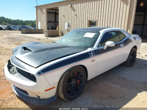 2C3CDZFJ7JH228147 2018 DODGE CHALLENGER - Image 2