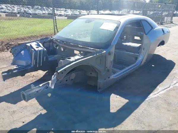 2C3CDZFJ8GH101576 2016 DODGE CHALLENGER - Image 2