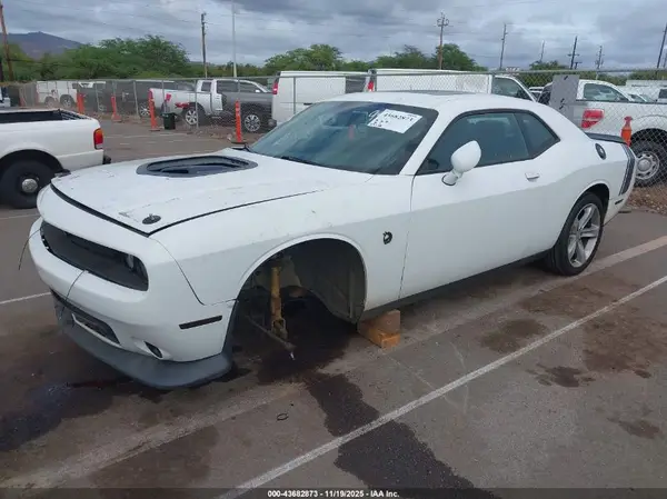 2C3CDZFJ8HH594094 2017 DODGE CHALLENGER - Image 2