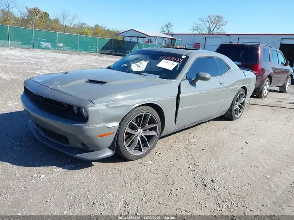 2C3CDZFJ8HH633265 2017 DODGE CHALLENGER - Image 2