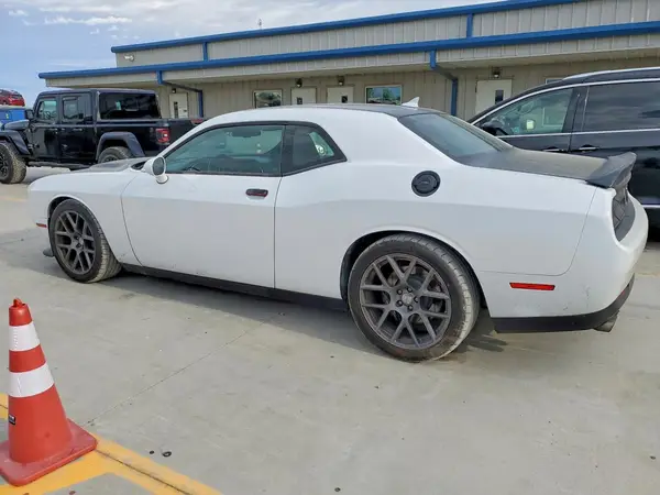 2C3CDZFJXGH101840 2016 DODGE CHALLENGER - Image 2