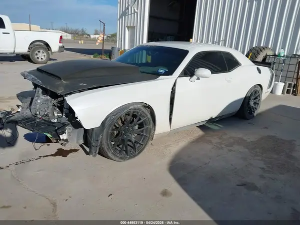 2C3CDZFJXGH209780 2016 DODGE CHALLENGER - Image 2