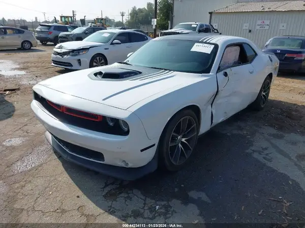 2C3CDZFJXGH263645 2016 DODGE CHALLENGER - Image 2