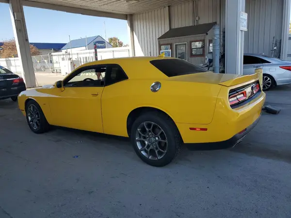 2C3CDZGG0HH556023 2017 DODGE CHALLENGER - Image 2