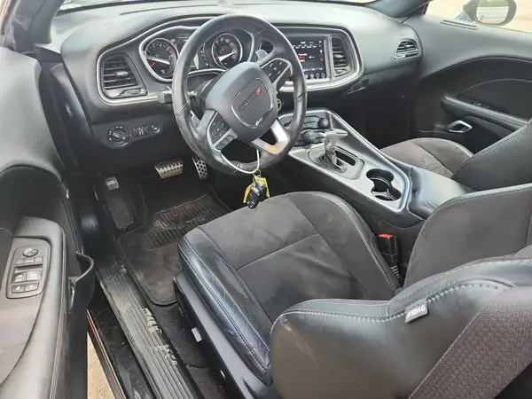 2C3CDZGG8HH606120 2017 DODGE CHALLENGER - Image 8