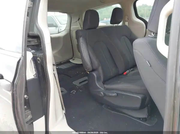 2C4RC1AG0JR113101 2018 CHRYSLER PACIFICA - Image 8