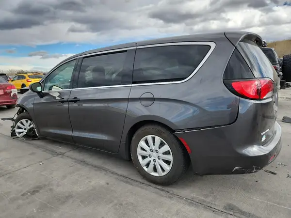 2C4RC1AG0JR274466 2018 CHRYSLER PACIFICA - Image 2