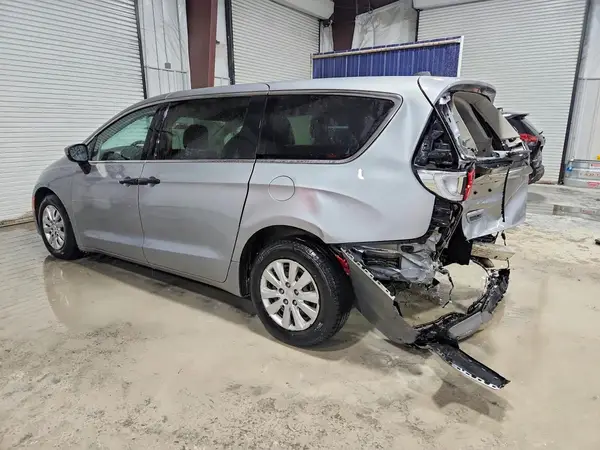 2C4RC1AG0JR274550 2018 CHRYSLER PACIFICA - Image 2