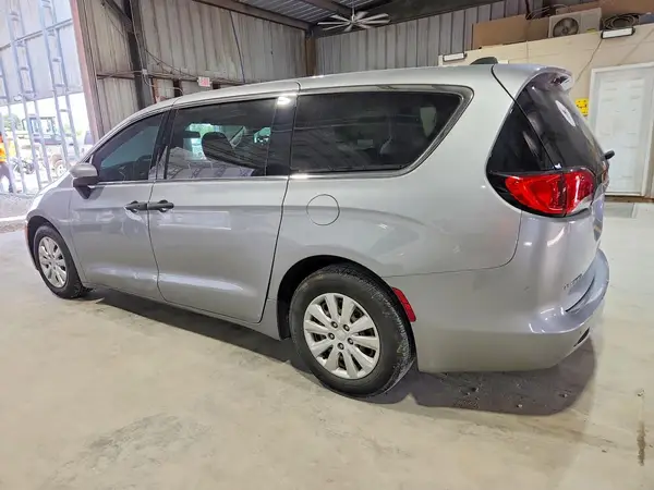 2C4RC1AG1JR113849 2018 CHRYSLER PACIFICA - Image 2