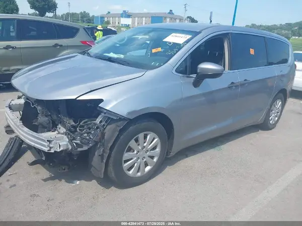 2C4RC1AG2KR668018 2019 CHRYSLER PACIFICA - Image 2