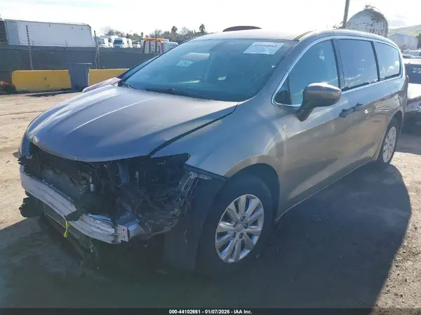 2C4RC1AG3JR122438 2018 CHRYSLER PACIFICA - Image 2