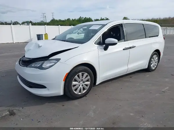 2C4RC1AG3JR187256 2018 CHRYSLER PACIFICA - Image 2