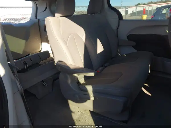 2C4RC1AG4JR157215 2018 CHRYSLER PACIFICA - Image 8