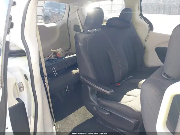 2C4RC1AG5JR227840 2018 CHRYSLER PACIFICA - Image 8