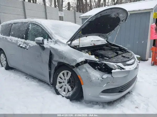 2018 CHRYSLER PACIFICA auction photo 6