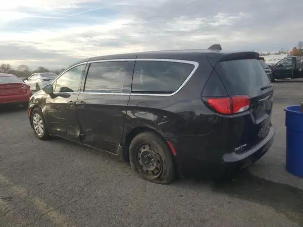 2C4RC1AG7JR121065 2018 CHRYSLER PACIFICA - Image 2