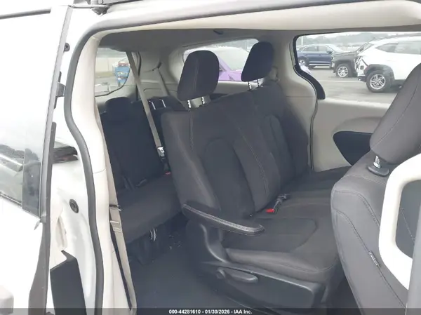 2C4RC1AG7JR125505 2018 CHRYSLER PACIFICA - Image 8