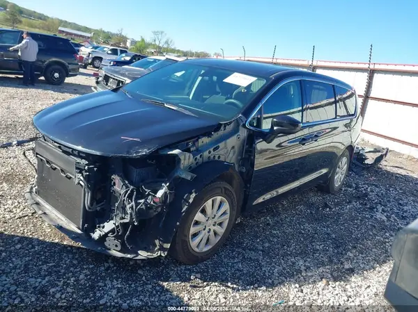 2C4RC1AG7JR274710 2018 CHRYSLER PACIFICA - Image 2