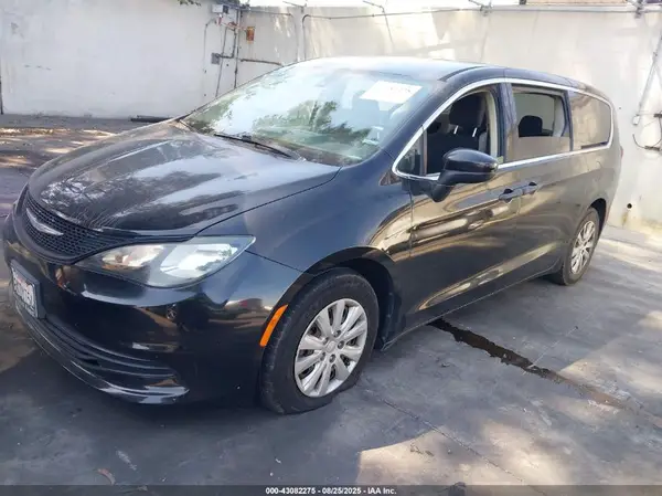2C4RC1AG7JR275081 2018 CHRYSLER PACIFICA - Image 2