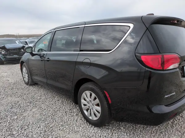 2C4RC1AG8JR252781 2018 CHRYSLER PACIFICA - Image 2
