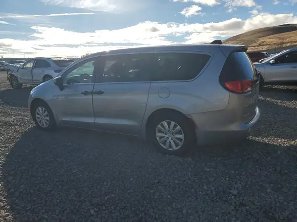 2C4RC1AGXJR274748 2018 CHRYSLER PACIFICA - Image 2