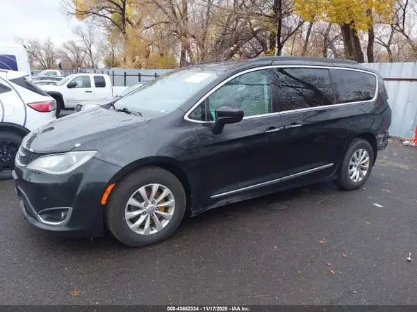 2C4RC1BG0HR504032 2017 CHRYSLER PACIFICA - Image 2