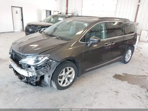 2C4RC1BG0HR510851 2017 CHRYSLER PACIFICA - Image 2