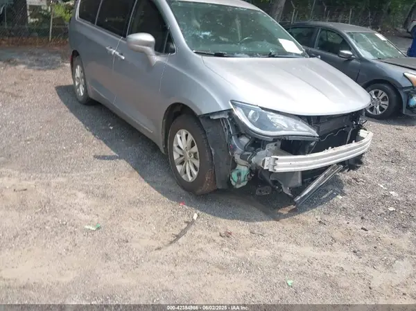 2C4RC1BG0HR524555 2017 CHRYSLER PACIFICA - Image 1