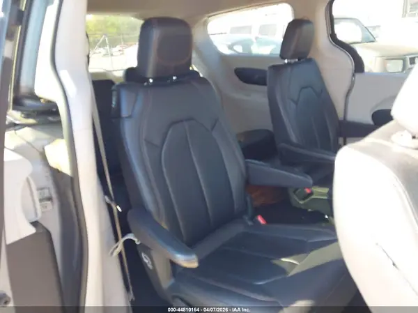 2C4RC1BG0HR524863 2017 CHRYSLER PACIFICA - Image 8