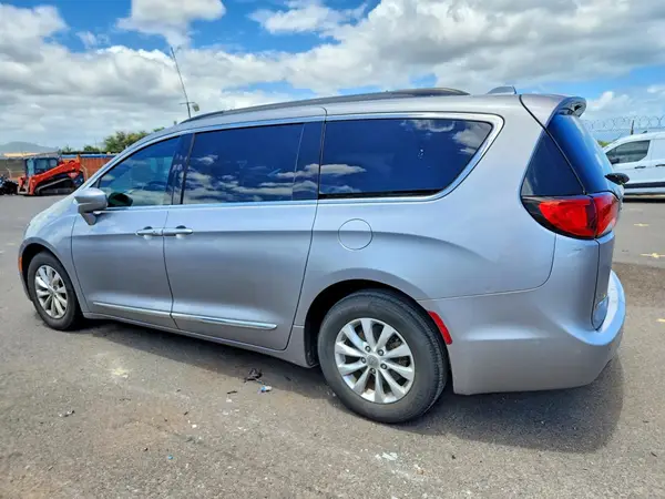2C4RC1BG0HR530579 2017 CHRYSLER PACIFICA - Image 2