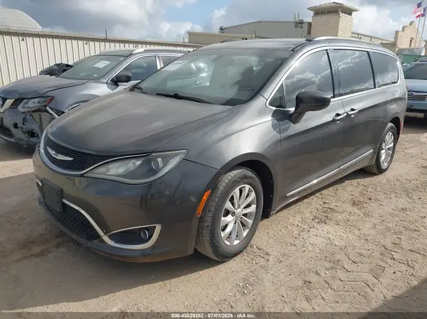 2C4RC1BG0HR530596 2017 CHRYSLER PACIFICA - Image 2