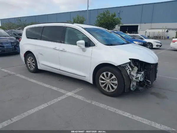 2C4RC1BG0HR533823 2017 CHRYSLER PACIFICA - Image 1