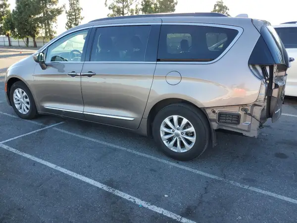 2C4RC1BG0HR535023 2017 CHRYSLER PACIFICA - Image 2