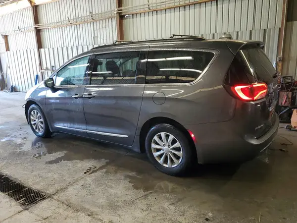 2C4RC1BG0HR538102 2017 CHRYSLER PACIFICA - Image 2