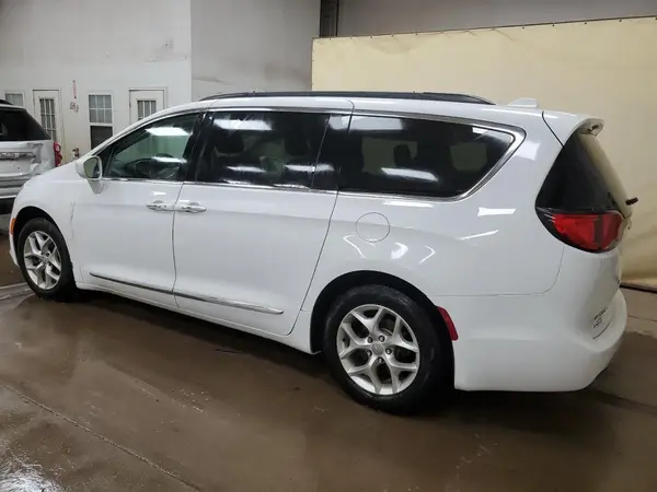 2C4RC1BG0HR541744 2017 CHRYSLER PACIFICA - Image 2
