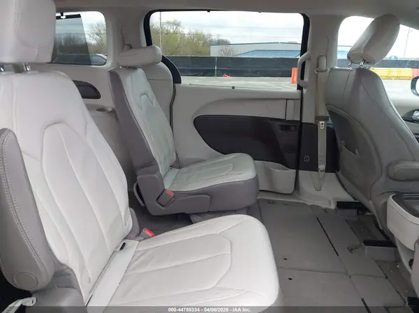 2C4RC1BG0HR543025 2017 CHRYSLER PACIFICA - Image 8