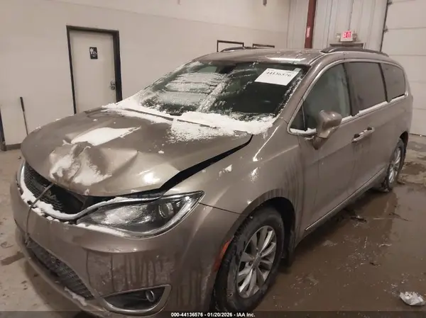 2C4RC1BG0HR551657 2017 CHRYSLER PACIFICA - Image 2