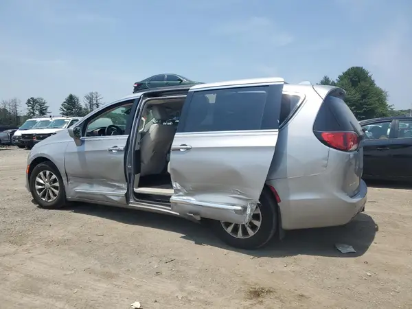 2C4RC1BG0HR552873 2017 CHRYSLER PACIFICA - Image 2